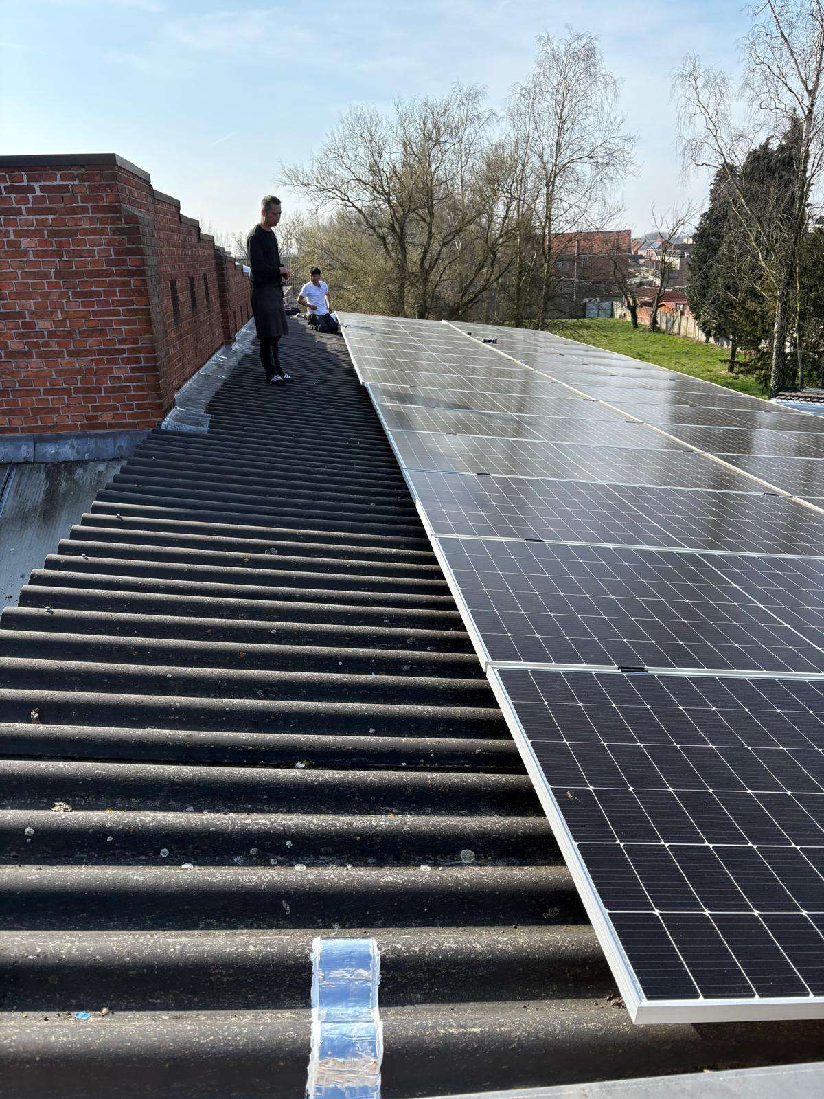 Résultat final d'une installation photovoltaïque par Renove Construct